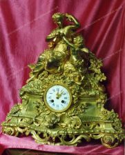Часы каминные "Венера и Амур". Франция. XIX в. Бронза, горячее золочение, литье, прочеканка. 