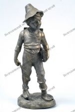 Скульптура "Мальчик с прутом". Германия. Конец XIX в. Шпиатр. Литье, резьба.