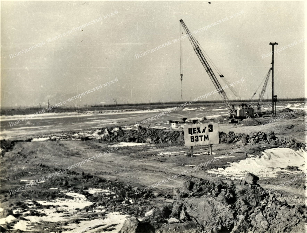 2. Панорама строительной площадки третьего корпуса завода. 1974 г.jpg