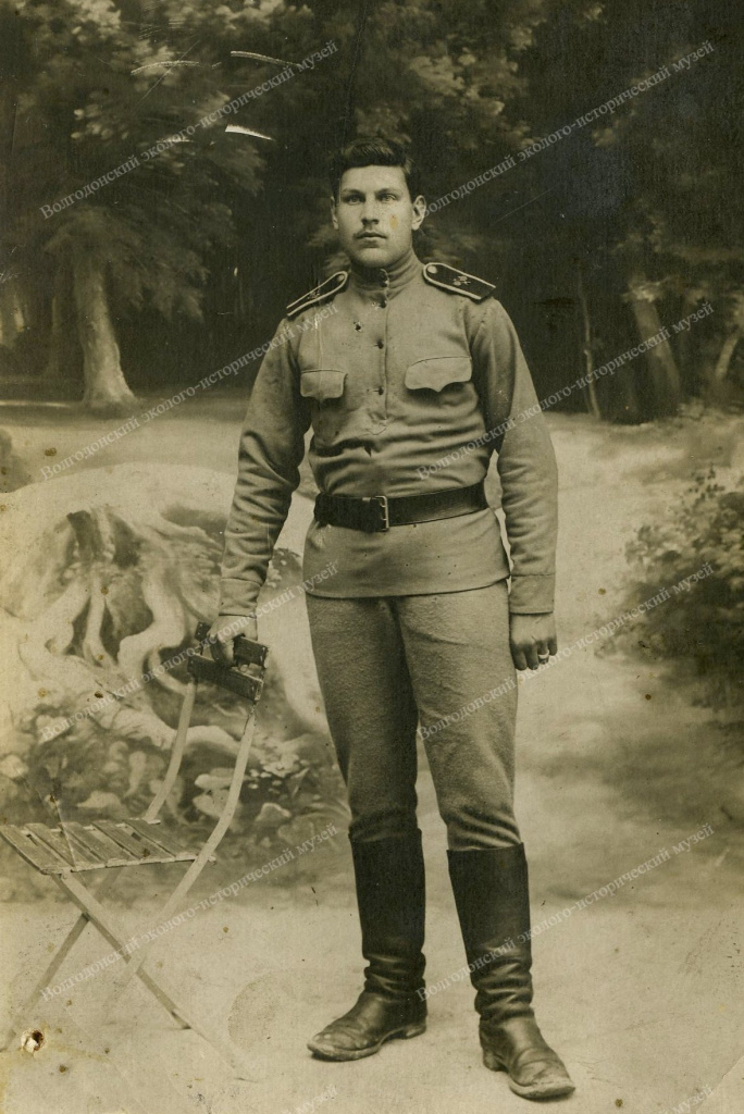 2. Тихонов Вениамин Михайлович, отец, 1917 г..jpg