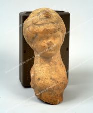Фрагмент статуэтки Деметры – античной богини плодородия. IV в. до н.э. Терракота.